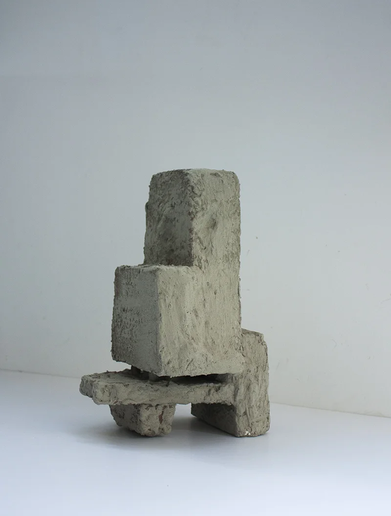 Demasiado pronto, demasiado tarde 8 , 2015, poliestireno, madera y cemento, 41 x 30 x 23 cm.