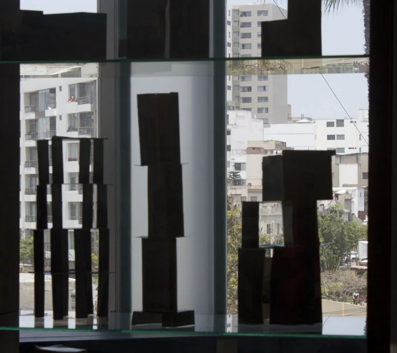 Maquetas de progreso , 2011-2012, fotografías y postales ensambladas, vitrinas de madera y vidrio, medidas variables.