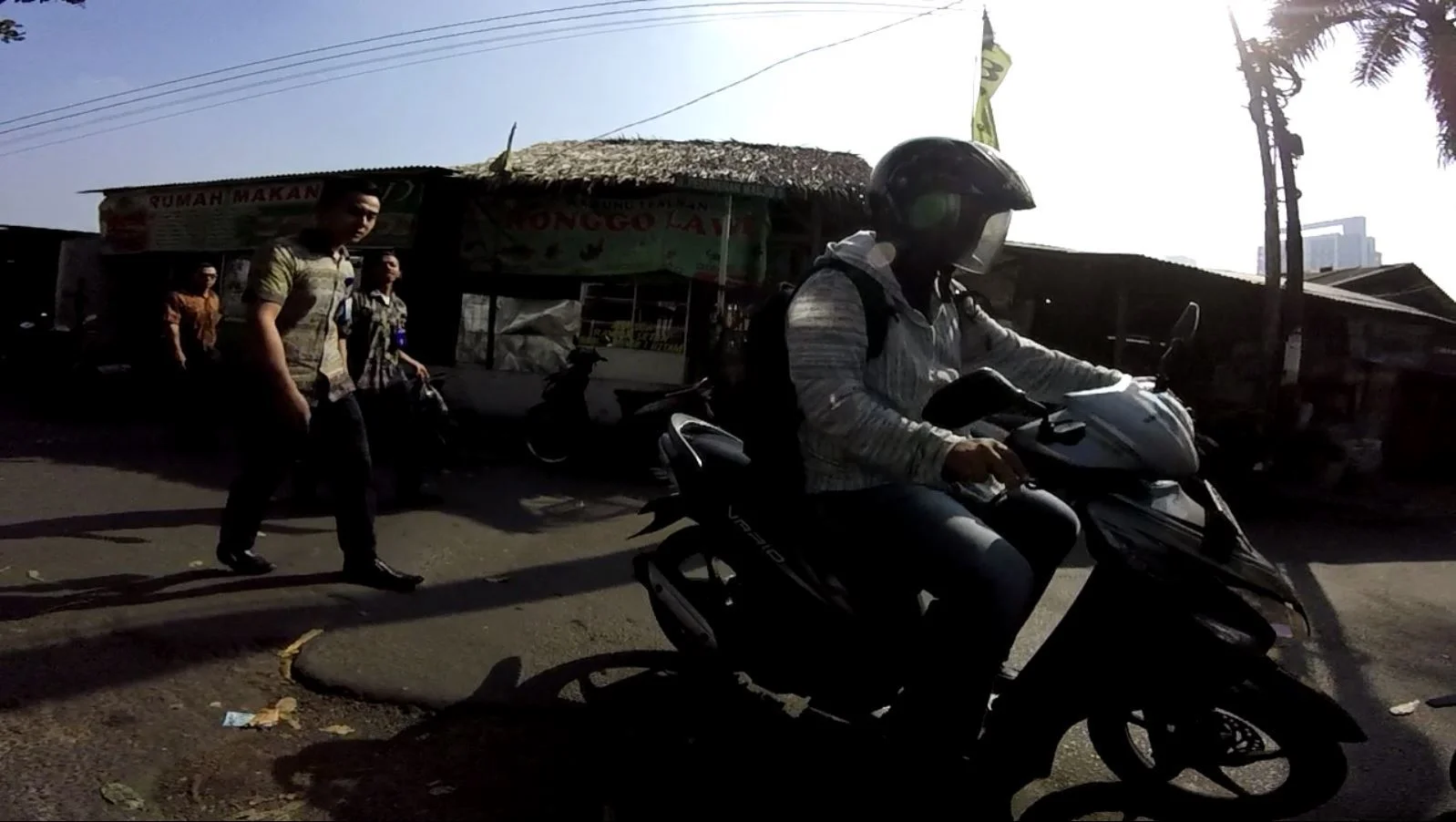  The back alleys of Jakarta, walking from our hotel to the indonesian IP Office 