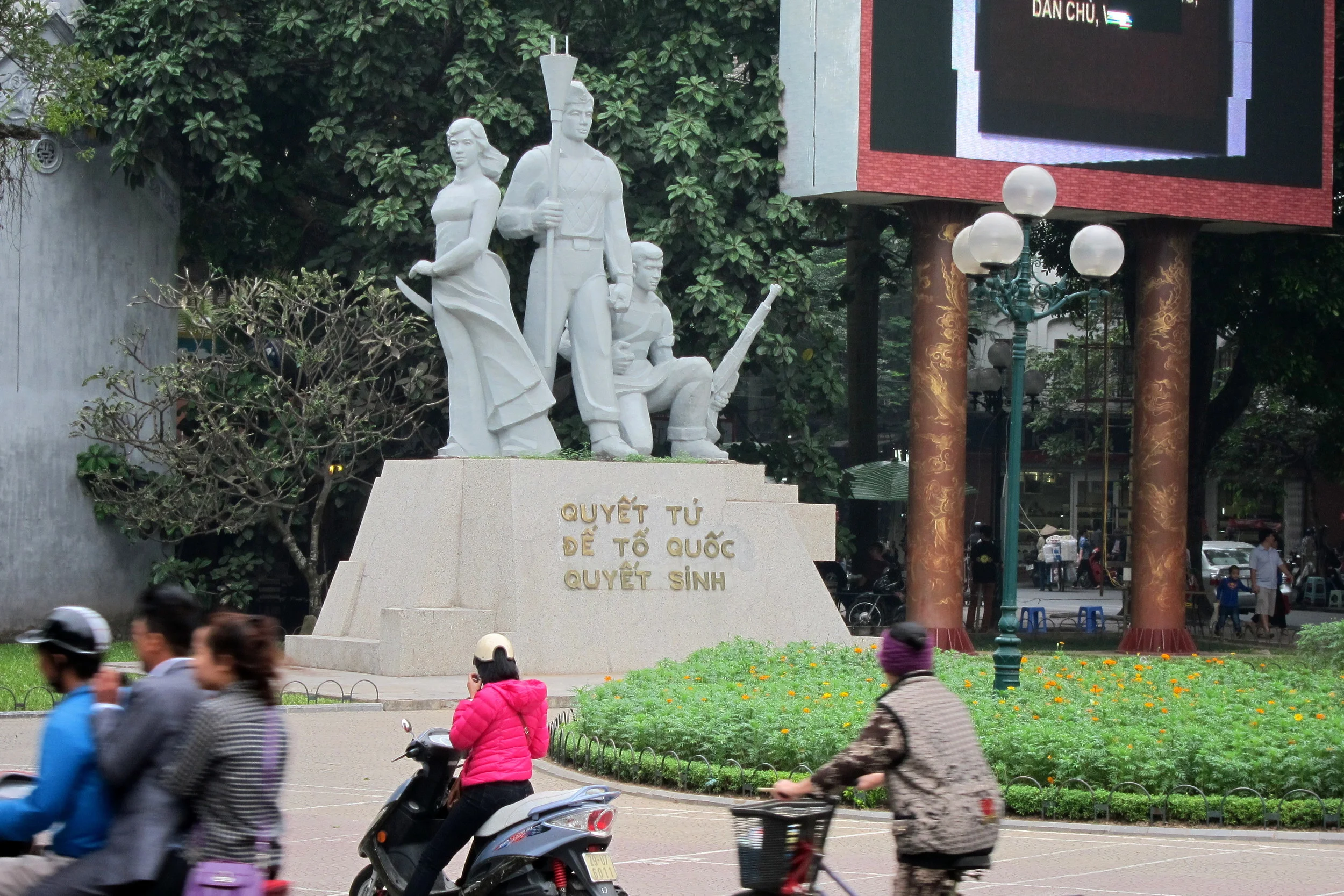 "The sacrifice of death for country." Communist statuary across from the lake. Though stll "communist" in name, you will have a hard time find a more capitalistic country than today's Viet Nam.