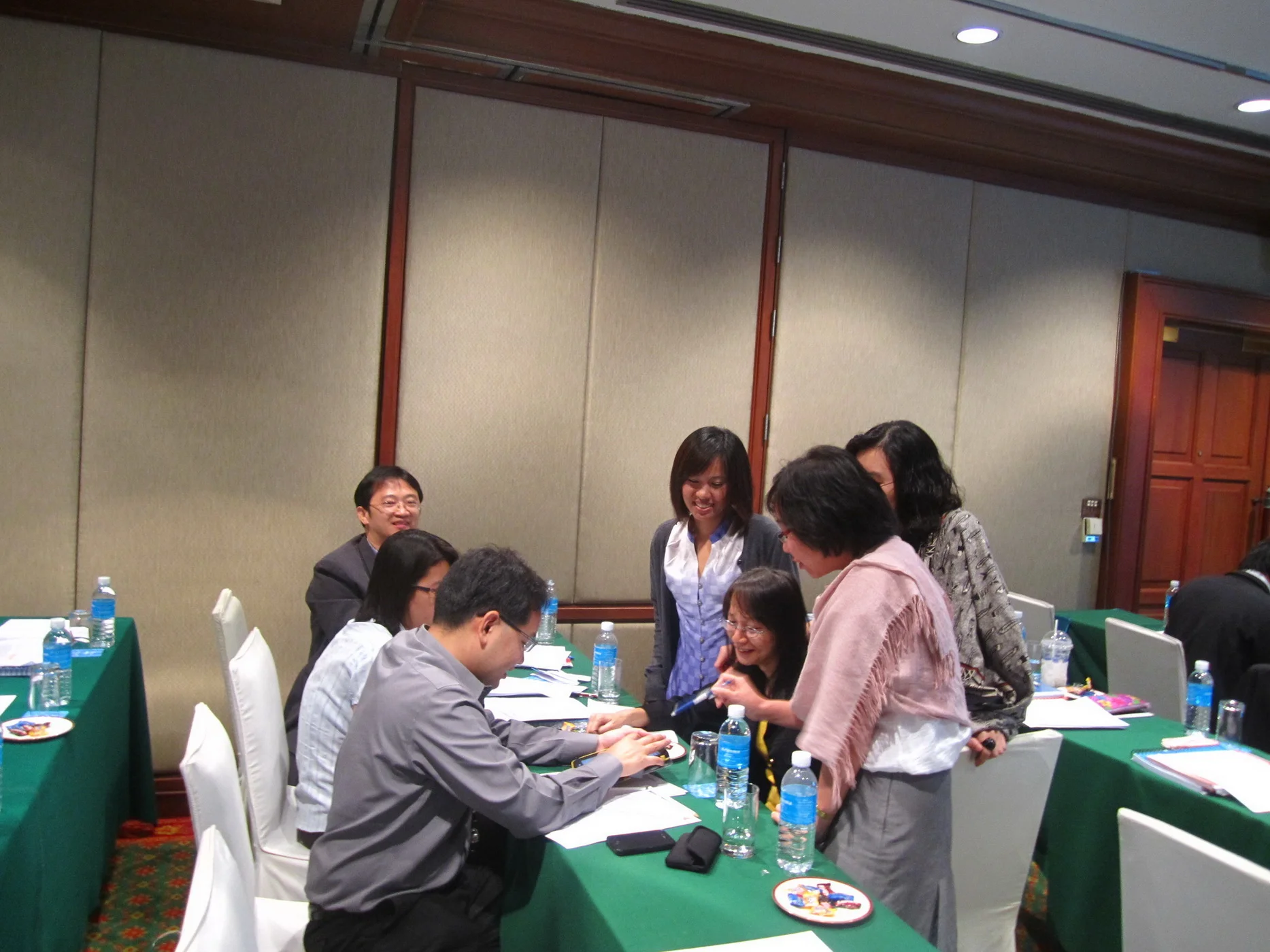 The participants embark on group claim-drafting exercises.