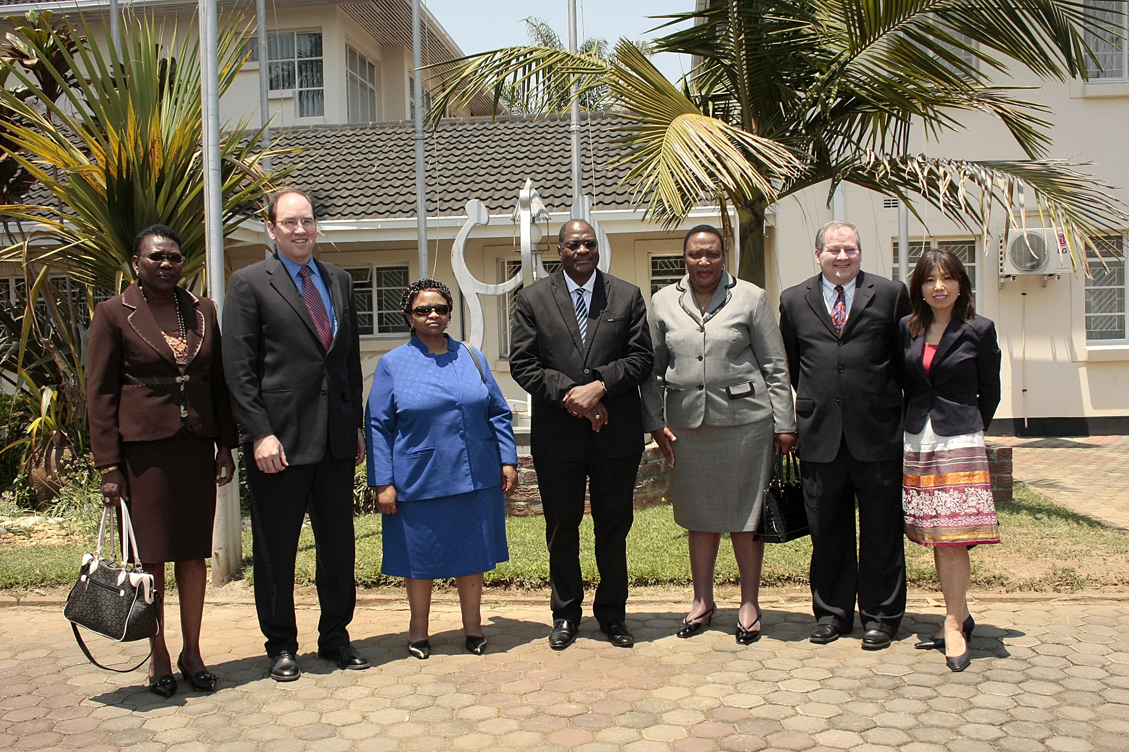  Joyce from WIPO, Attorney Bob, Minister Mohau from Lesotho, ARIPO Director General Sibanda, Minister Mahase-Moiloa from Lesotho, Attorney Rod, and Yumiko from WIPO 