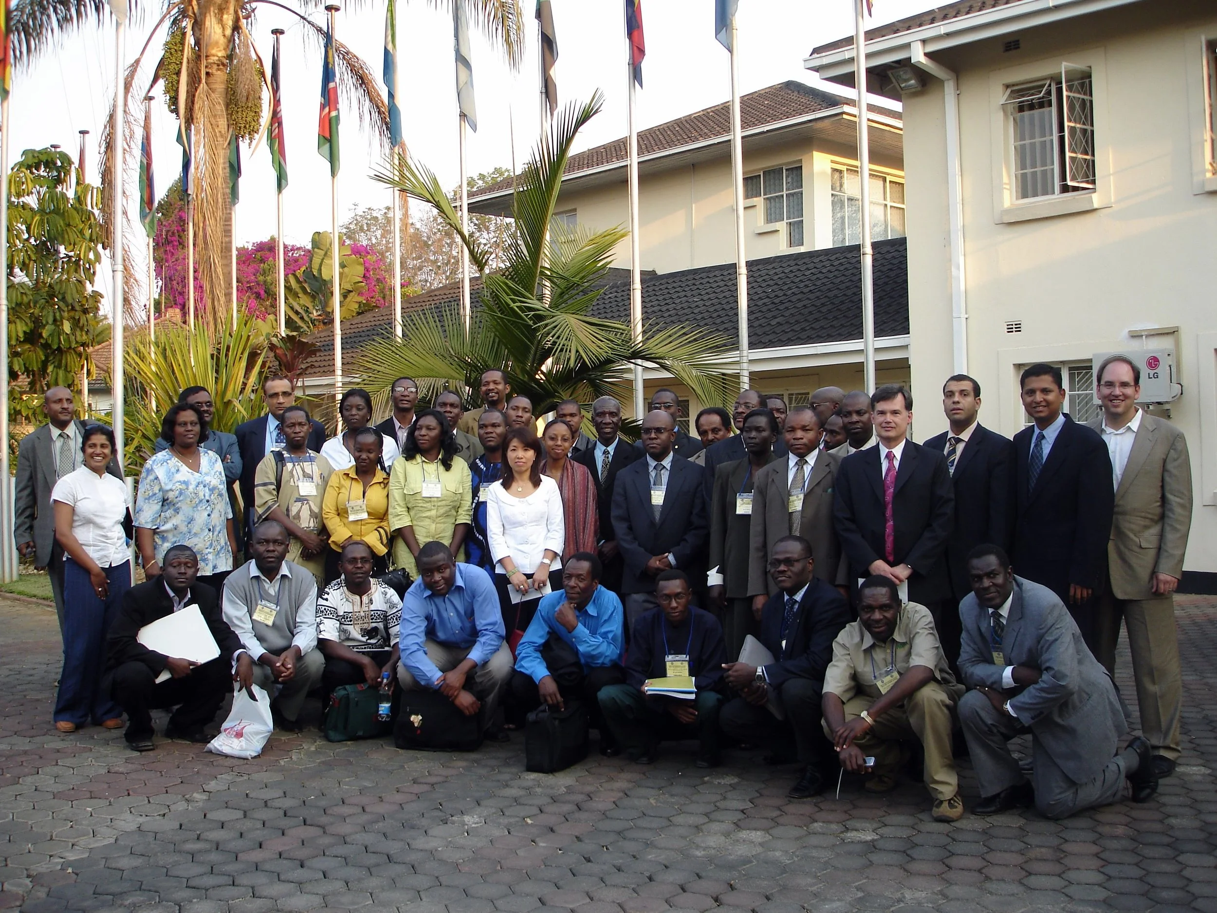  The group of participants, instructors and WIPO and ARIPO officials in front of the ARIPO building. 