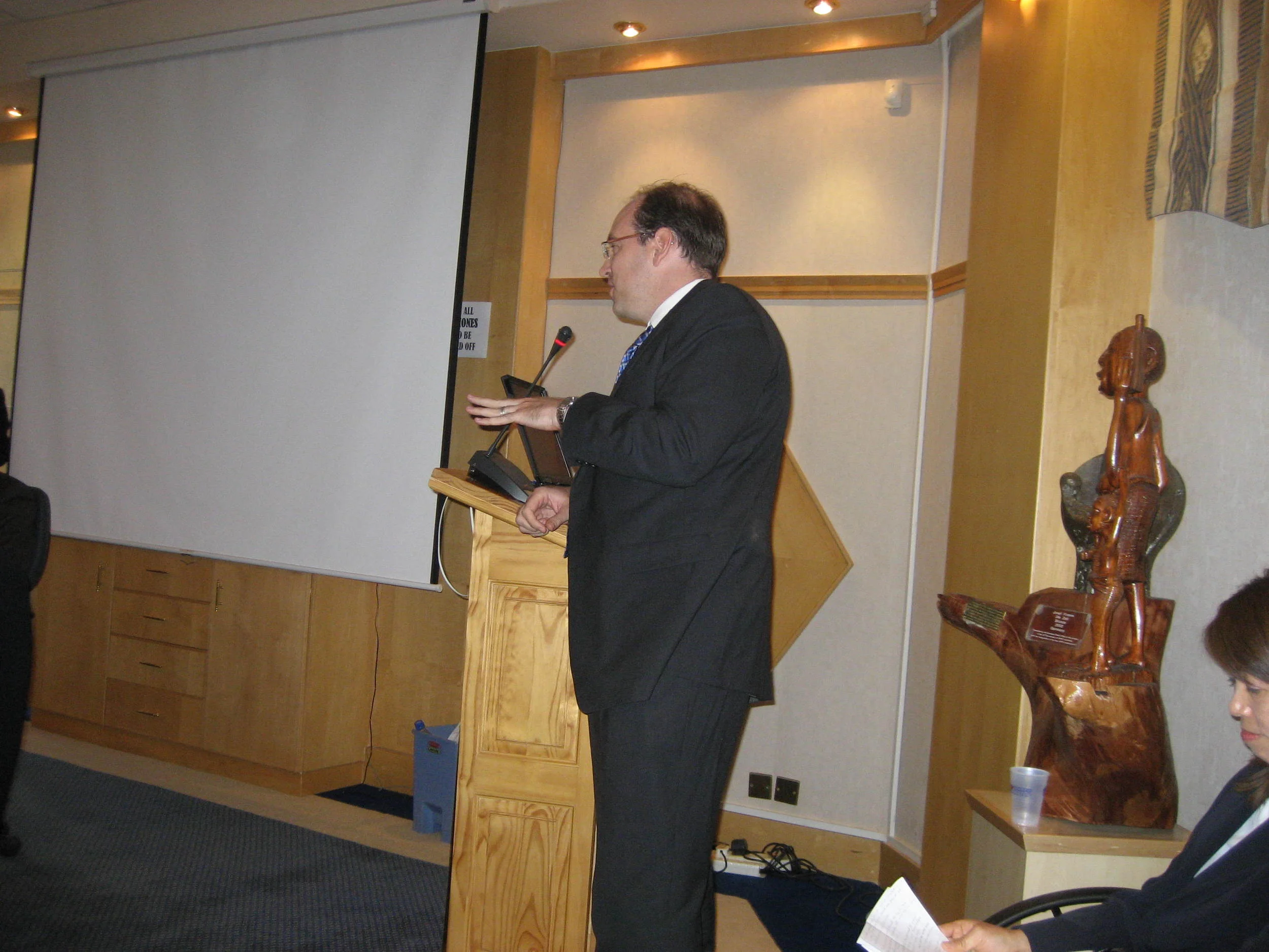  Bob addressing the participants. 