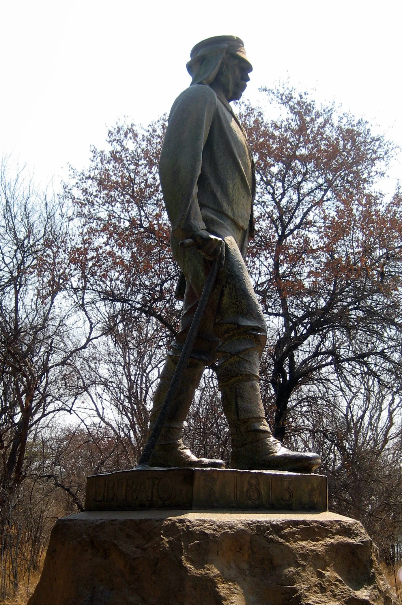  The left side of the base identifies Livingstone as a “liberator.” 