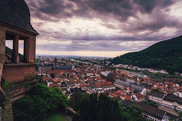 Freaking #heidelberg from #heidelbergcastle. This place was #awesome .
.
#eurotrippin #schlossheidelberg #germany #abovethecity #BadenWürttemberg #mcreise2019 #kurgenstine2019 #theparbuckle