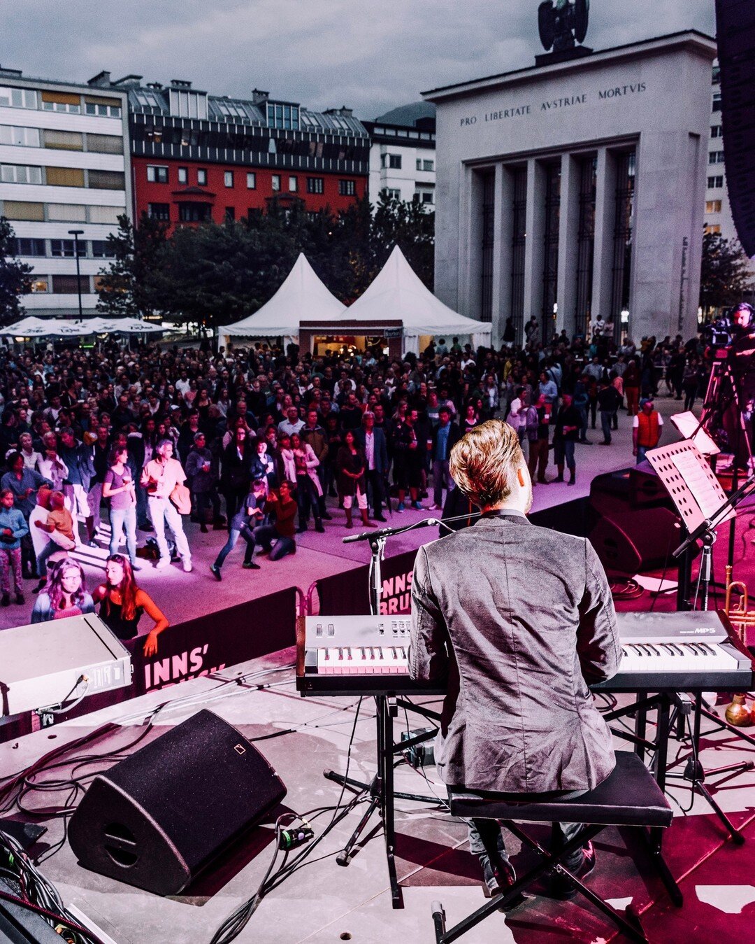 Nach all den Jahren immer noch einer der sch&ouml;nsten #Momente, den ich erleben durfte... ❤ #thomasdaubek #festivalverliebt 
.
.
.
.
#liveband #bigstage #innsbruck #openair #music #pianoman