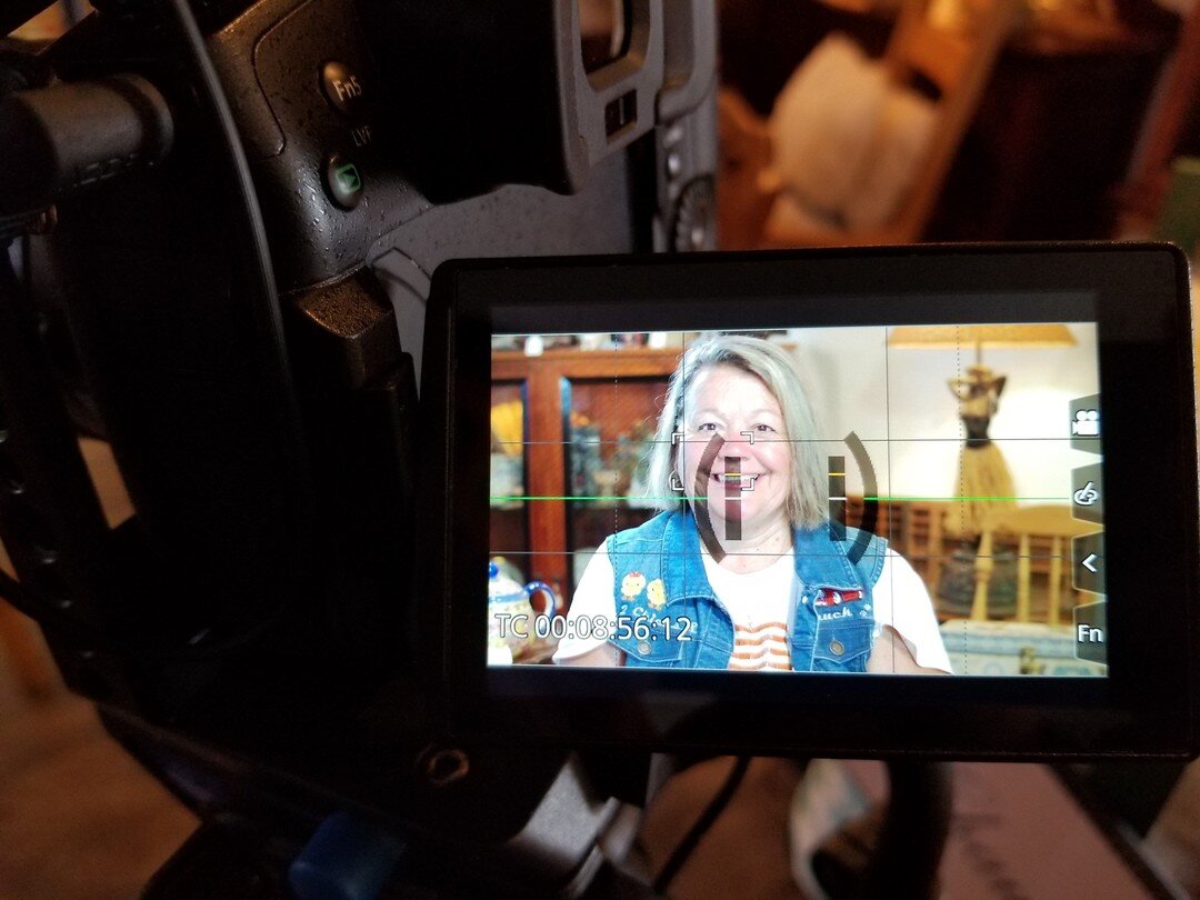 Who doesn't love a good monitor shot?

#MonitorShot #Monitor #OnSet #SetLife #BTS #BehindTheScenes #BehindTheScenesPhoto #BehindTheScenesPhotography #TwoChicksAndATruck #CraftShow #AntiqueShow #RealityShow #RealityTV #WholesomeContent #TwoChicks #Web