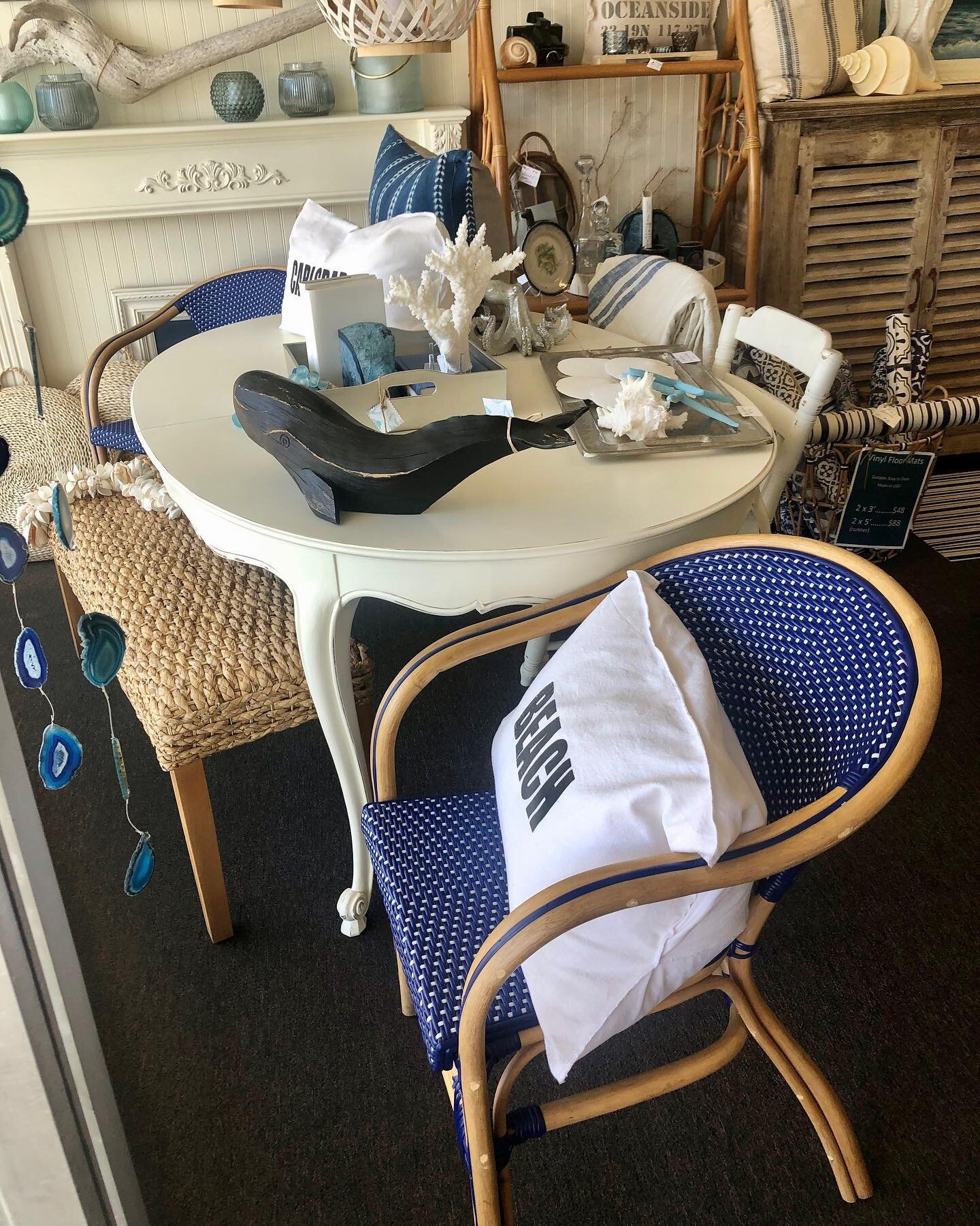 🦋 #newarrivals: Coastal Woven Side Chairs 🦋

✧ These gently used chairs combine thick bent rattan with weather-loving synthetic wicker in a crisp palette of blue and white.

✧ Synthetic wicker is weather-friendly, resilient, and easy to clean.

#ch