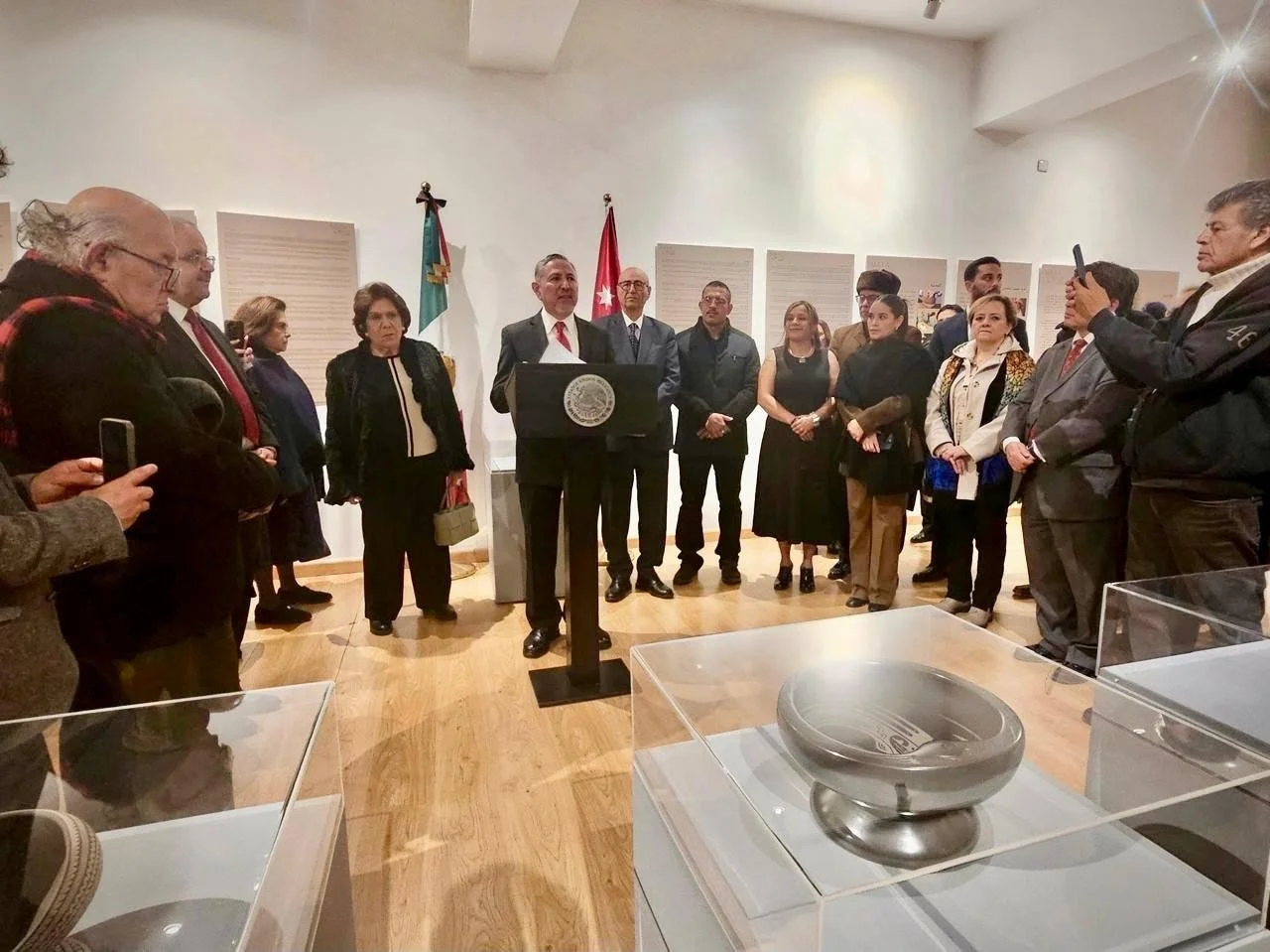 Galería: Expone Mata Ortiz con éxito "De México a Jordania"