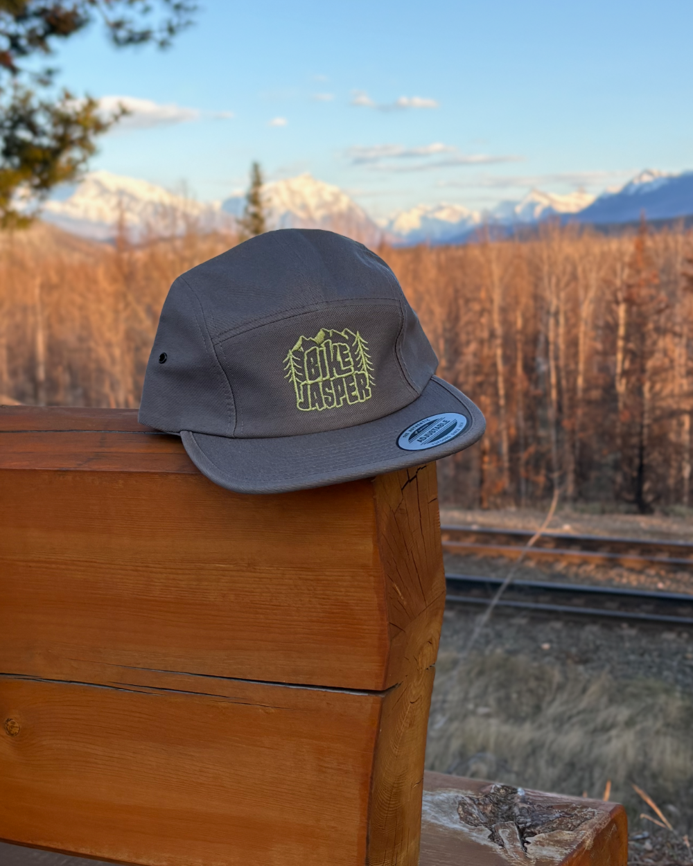 BikeJasperHat_DarkGrey-LimeGreen.png