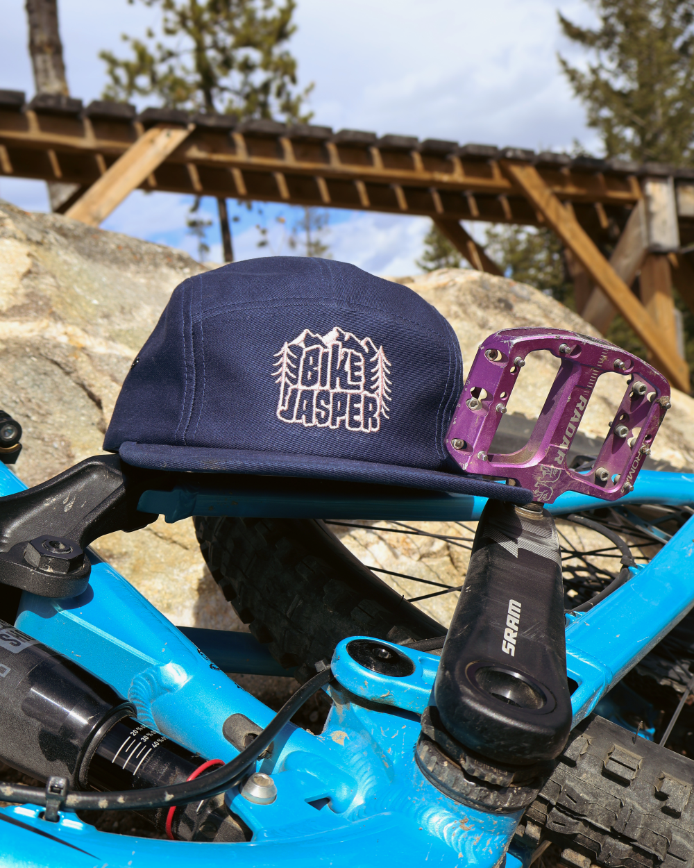 BikeJasperHat_Navy-PalePink.png