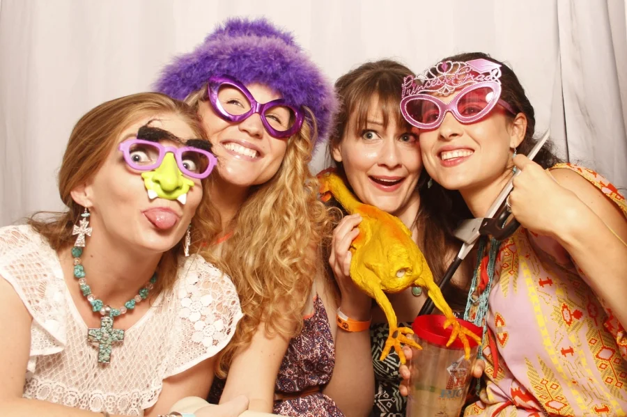 four-girls-photo-booth-cattle-barons-gala-2013(pp_w900_h599).jpg