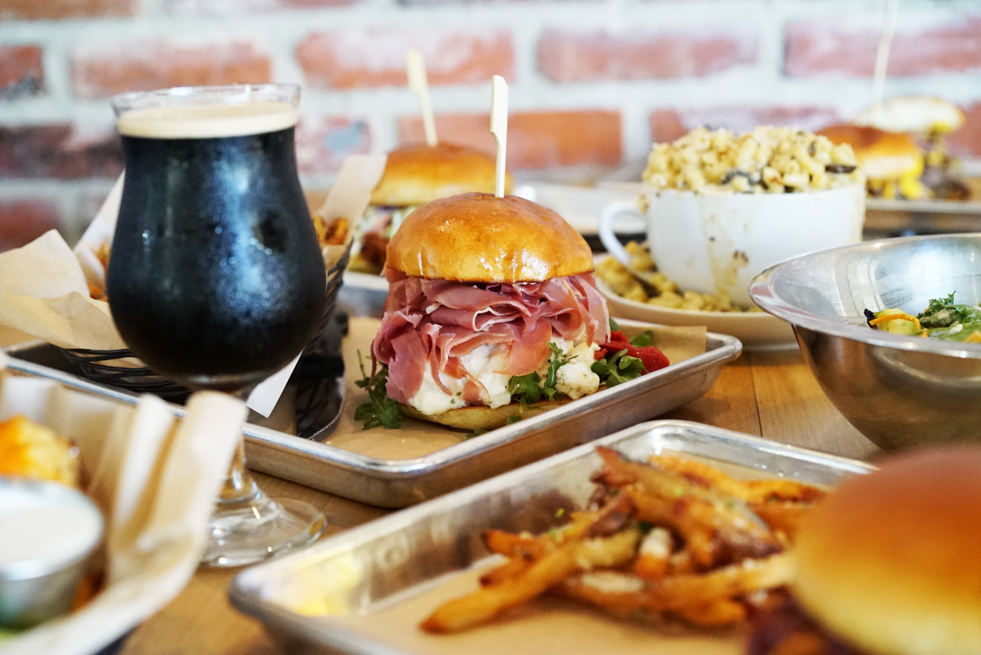 PROSCIUTTO BURRATA BURGER