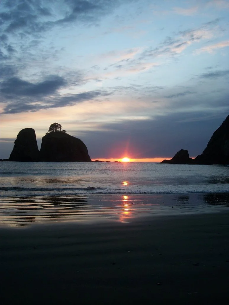 rialto_beach_at_sunset_by_pokemontrainerjay-d5kf6fb.jpg