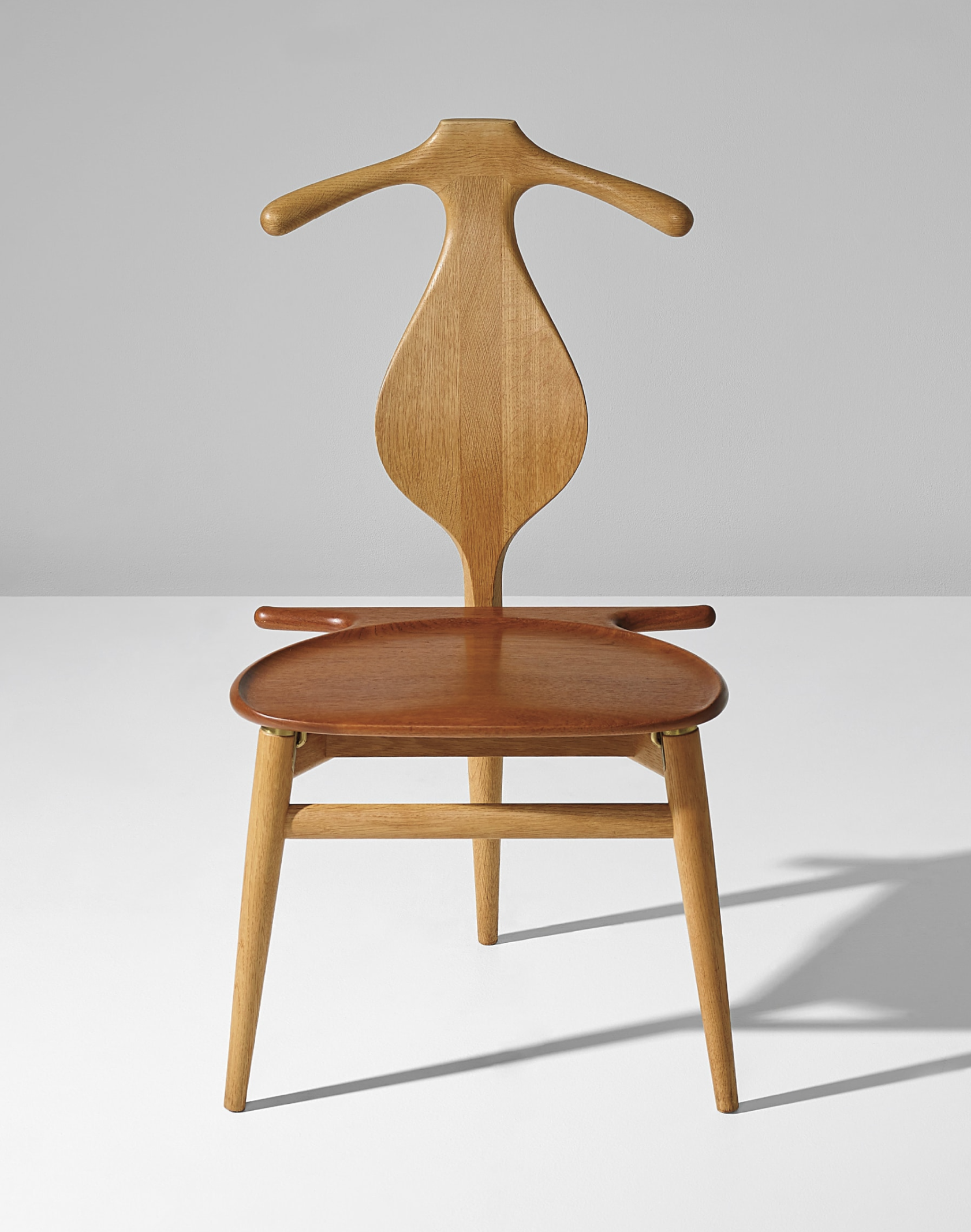 Wegner VALET chair.png