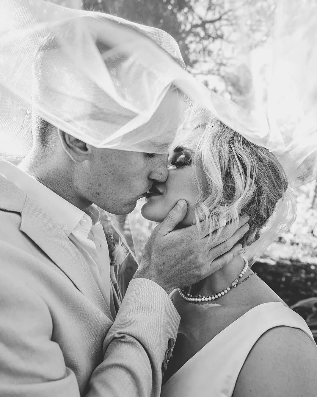 Some veil photos from this wonderful wedding in August!
.
.
.
.
@castawaysresortandspa 
@millennium_weddings
@cairnscelebrant