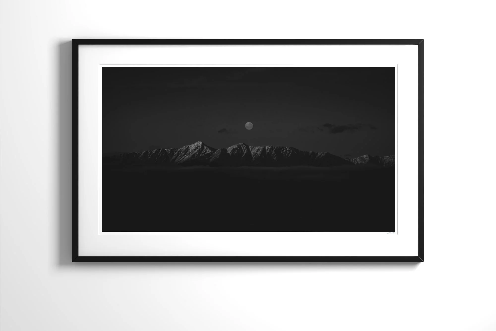 02_Luna#1Limited_FrameBlackLarge.jpg