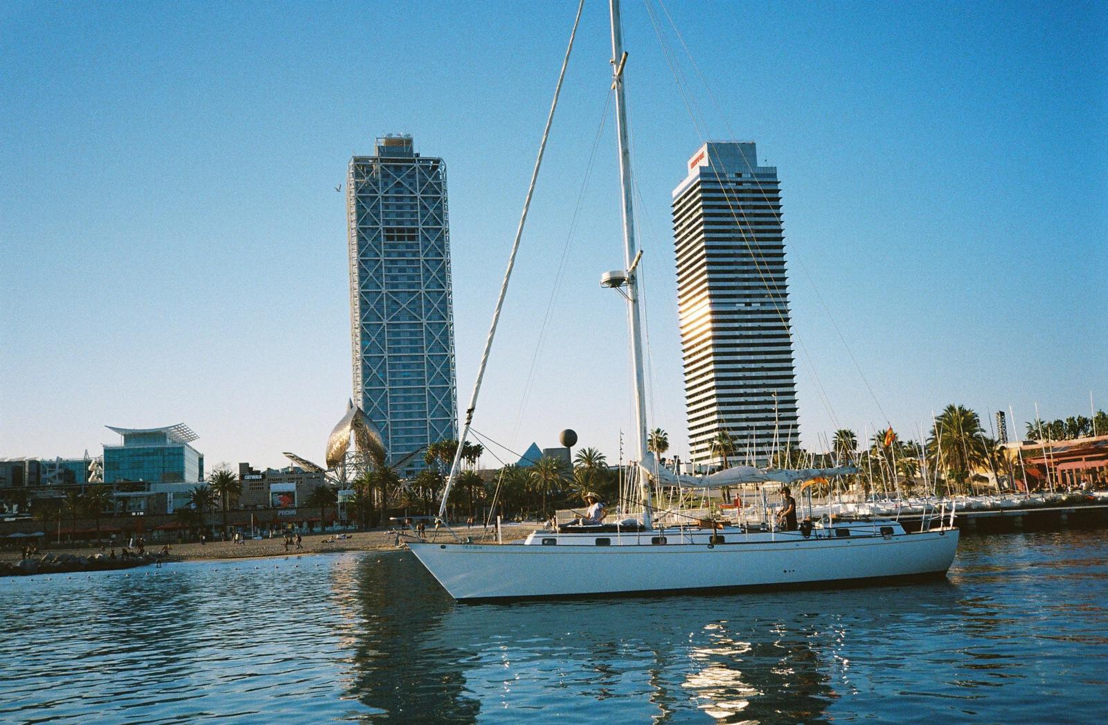 Boat Tour Barcelona.jpg