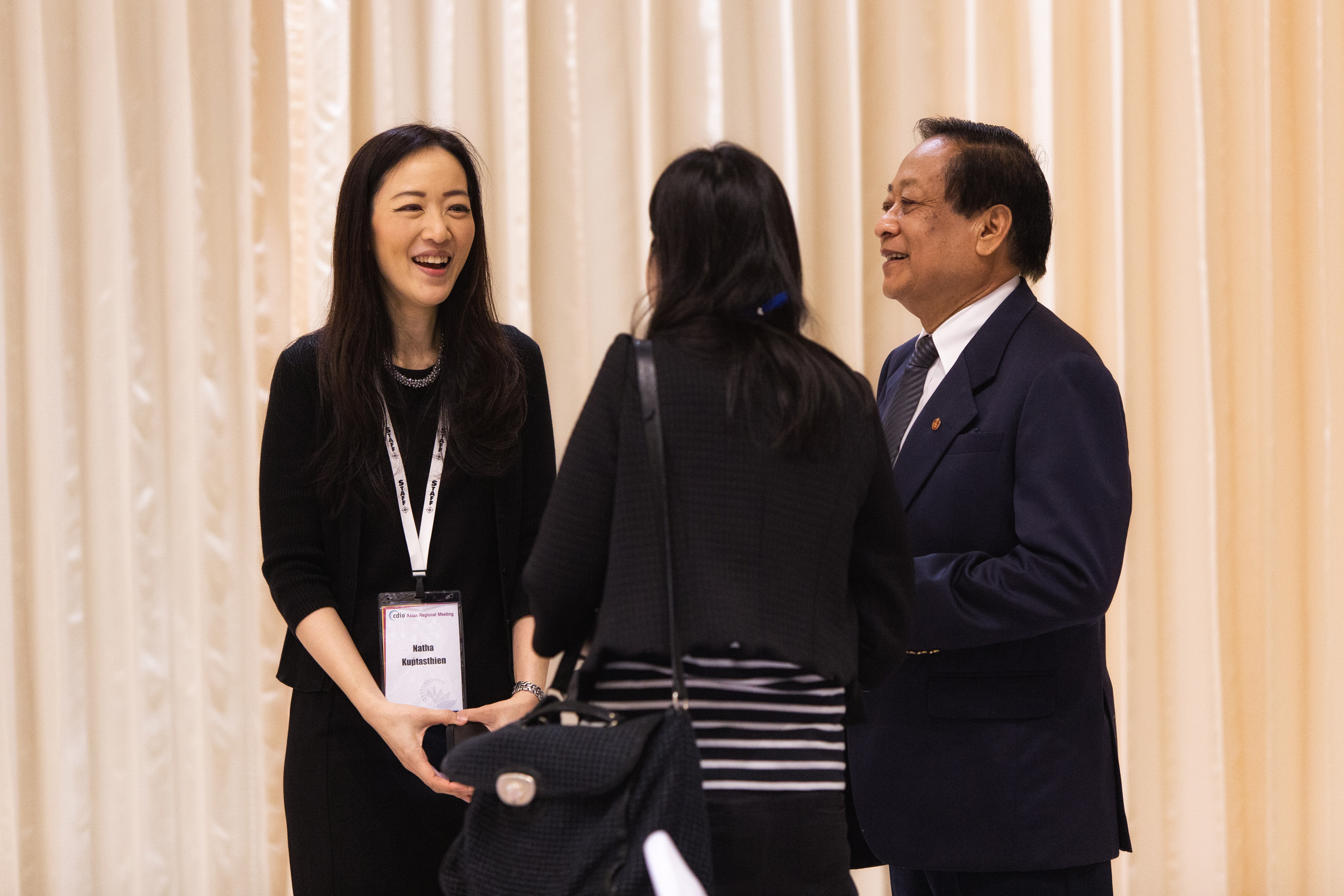  Natha Kuptasthien (left), who leads CDIO in RMUTT, interacts with participants at the 2017 CDIO Asian Regional Meeting. Temasek Foundation International, which supports CDIO in Thailand, is a supporter of the framework because of its focus on addres