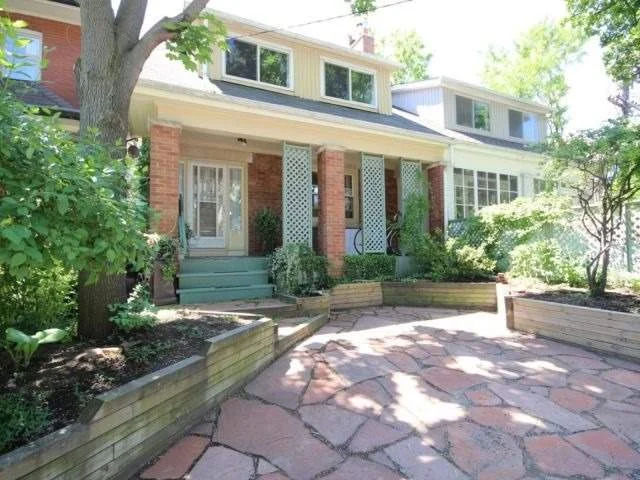 Michael Kavluk: Broker and Real Estate Appraisals in The Davisville Village Neighborhood of Toronto