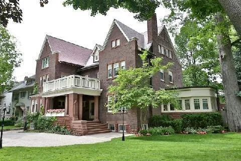 Michael Kavluk: Broker and Real Estate Appraisals in The Annex Neighborhood of Toronto