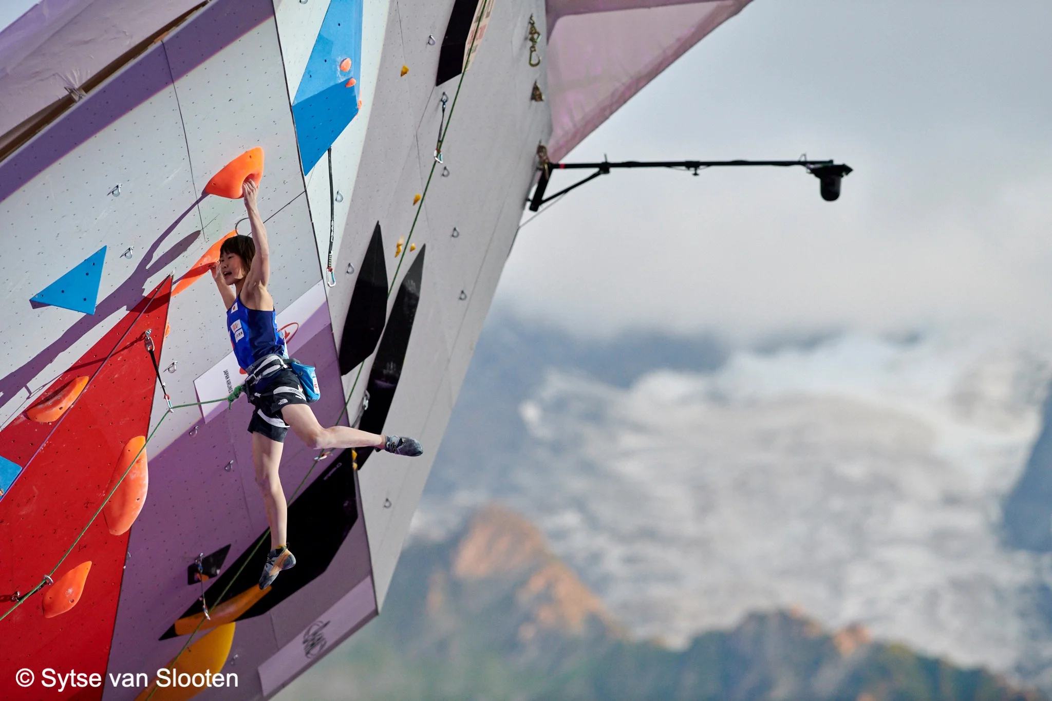 THE TREND OF TEENAGERS IN THE LEAD CLIMBING ELITE