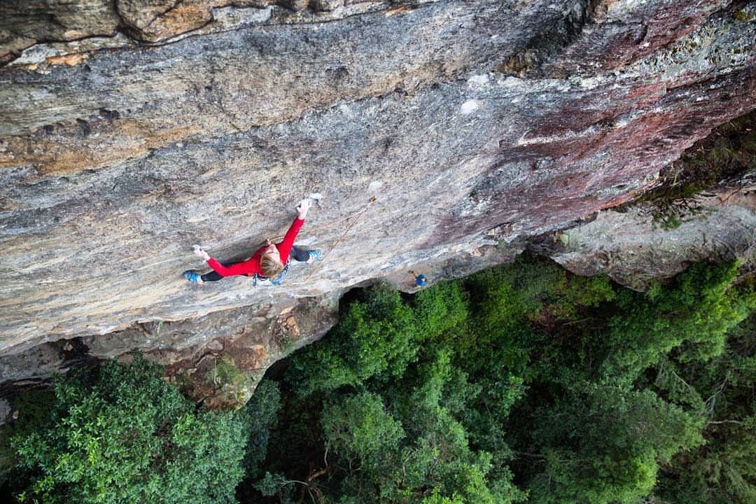 Amanda Watts climbing in the Blue Mountains, Australia