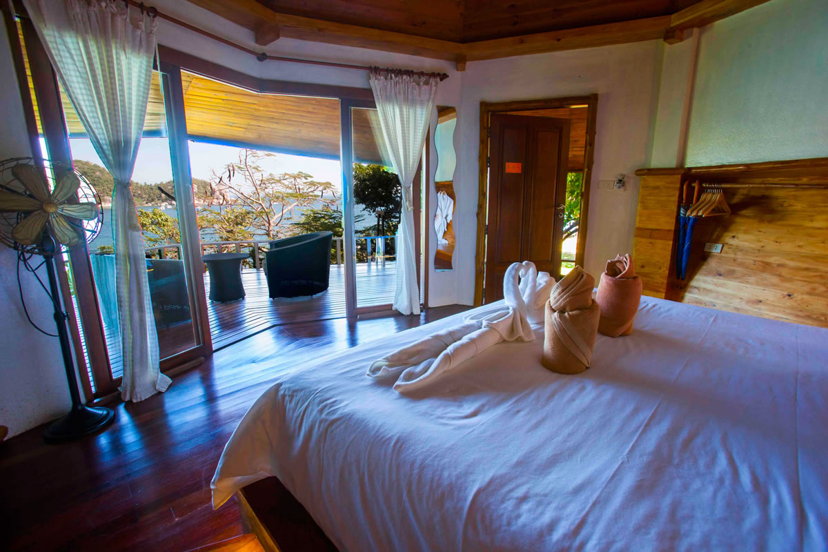 DELUXE ROOM VIEWS KOH TAO