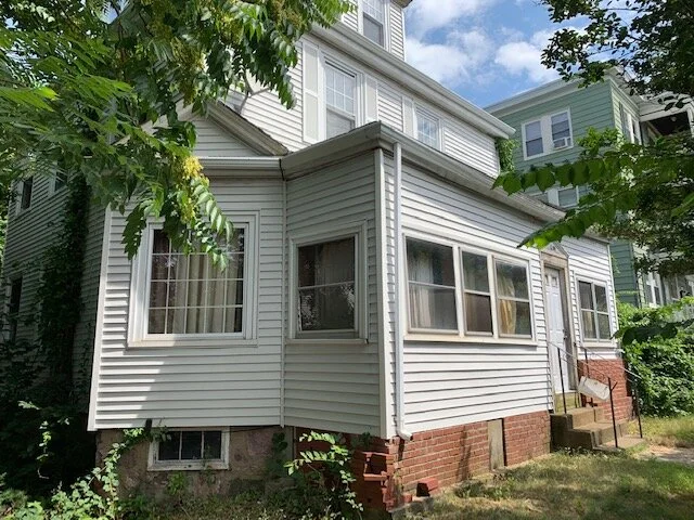 694 metropolitan ave, hyde park.jpeg