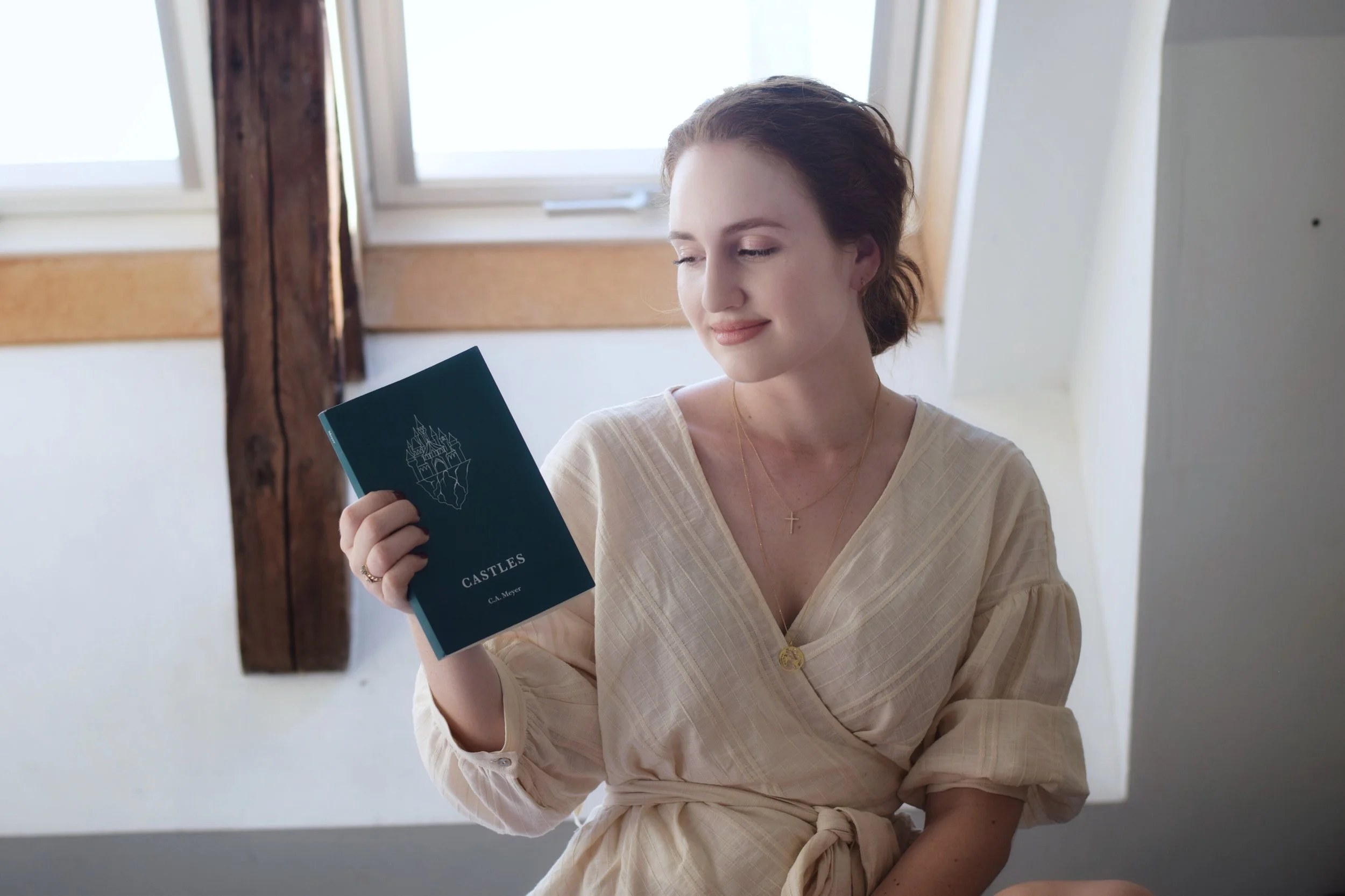 Cover by Suhaila Baheyeldin. Photo by Elizabeth Alamillo.