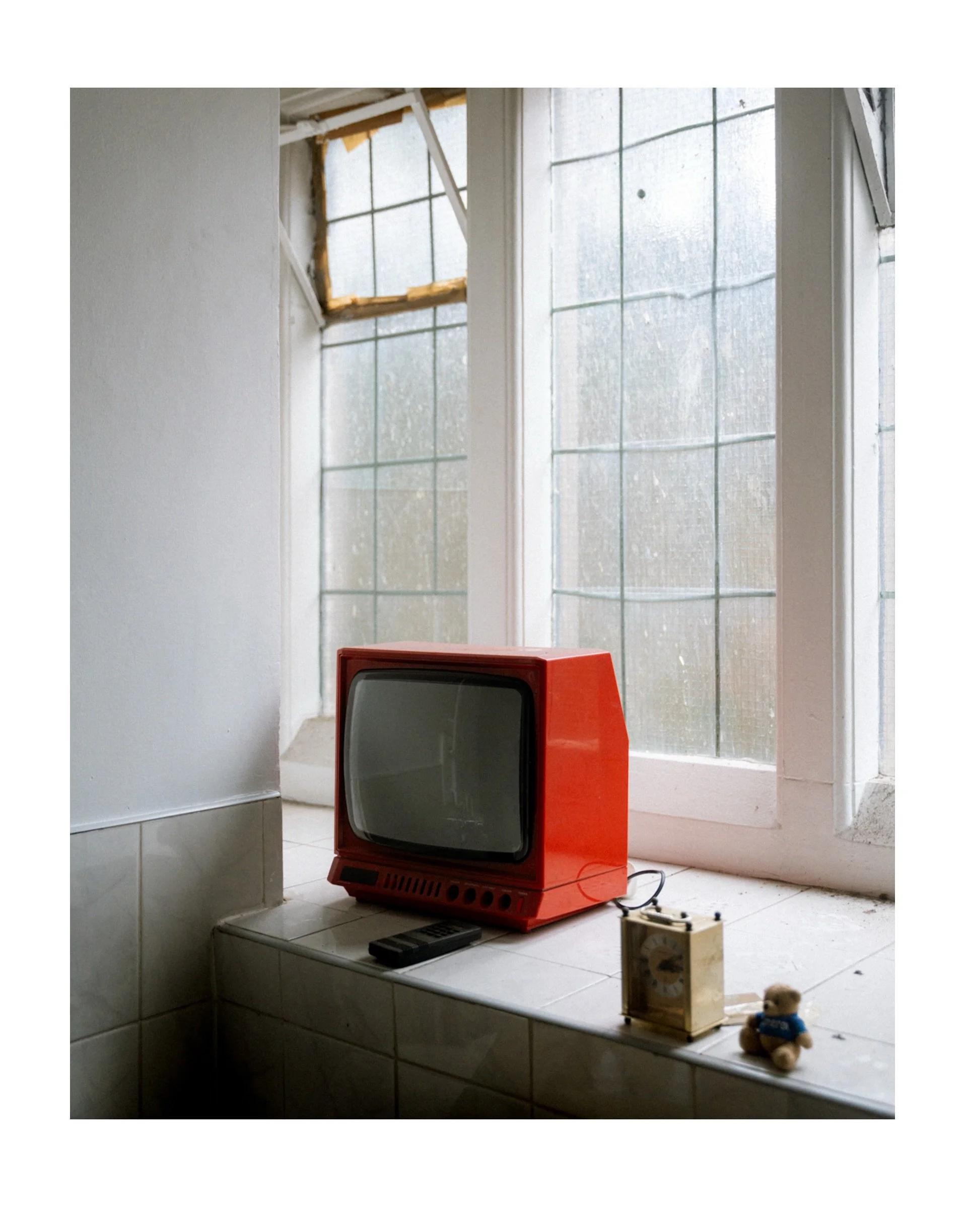 Highlight of my week? Probably taking photos in an underground toilet and climbing to the top of Sheffield Town Hall clock tower. 

In the toilets (closed but award-winning - @p_u_b_l_i_c_ &lsquo;s big sister I guess) there is this lovely red TV. Als