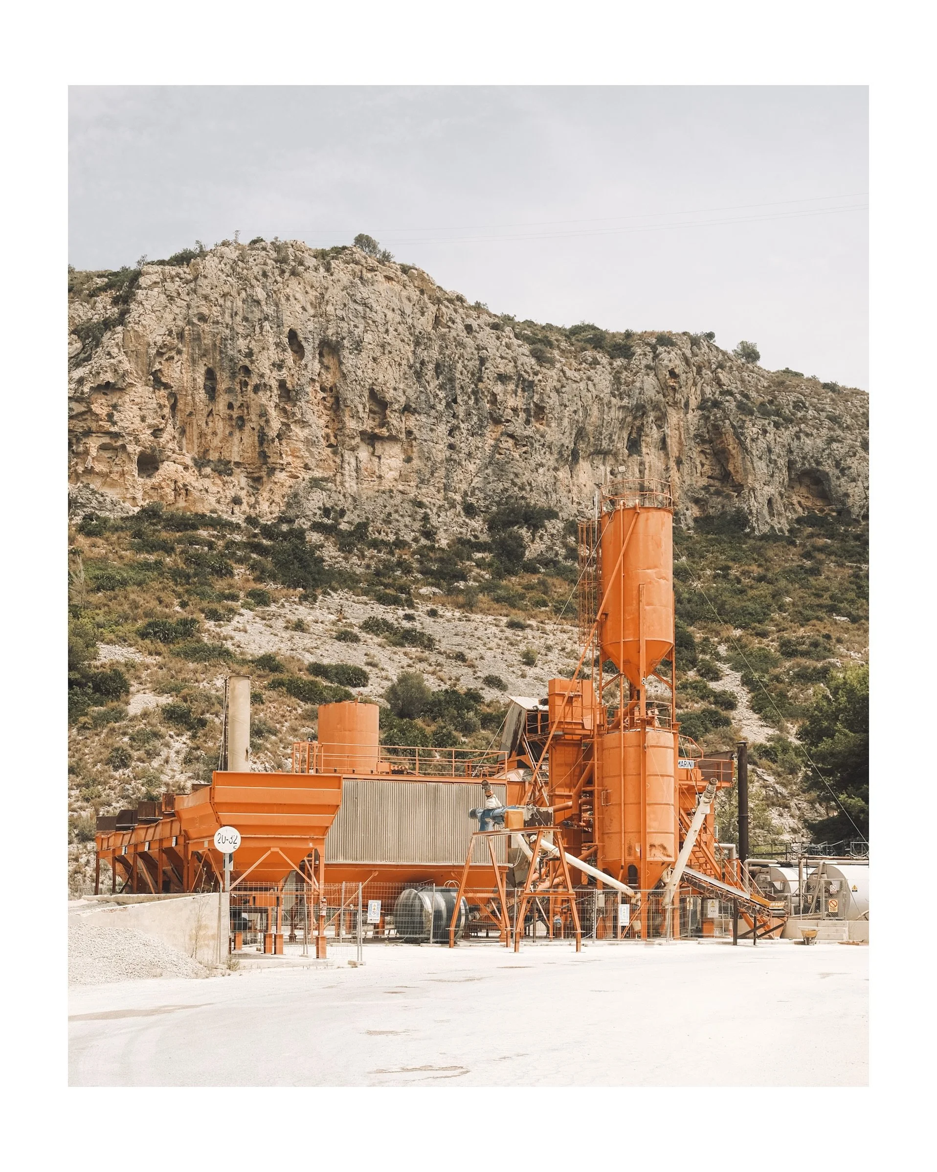 Yeah I had to drive two hours to pick up a suitcase which the airline had lost but at least I got to photograph two of my favourite subjects en route - stark industrial structures and lovely bit of concrete