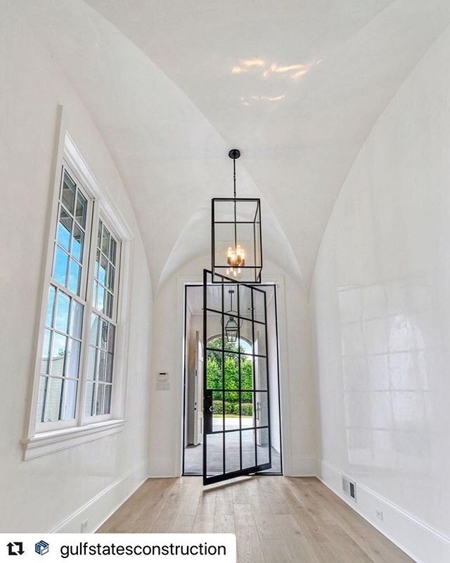 #Repost @gulfstatesconstruction 
Their photo was much better than mine.
・・・
Entry details... #venetianplaster #groinvault #pivotdoor #frenchoakfloors #GSC #gulfstatesconstruction #Nola #neworleans #followyournola #customhomes #design #instagood #inst