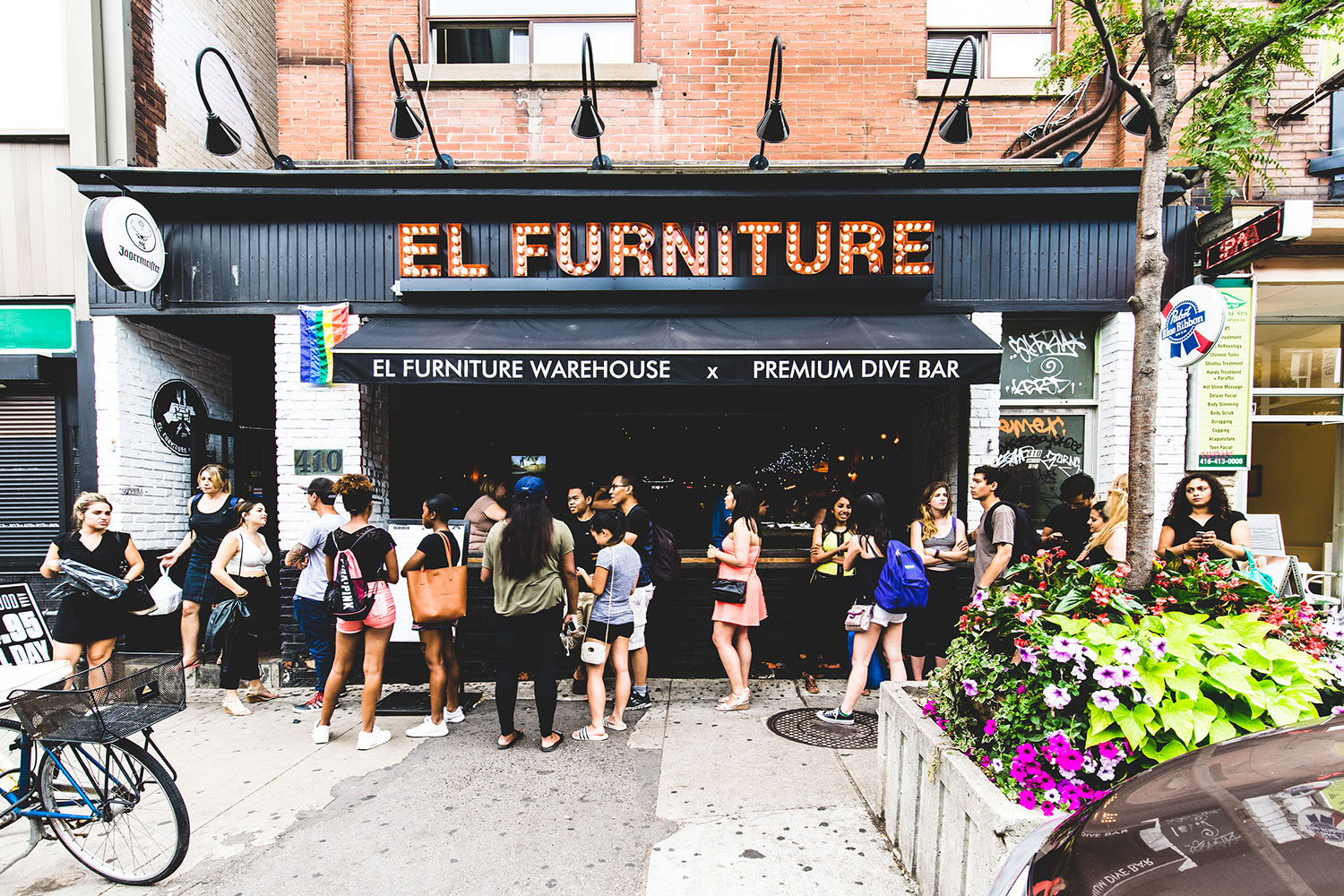 El Furniture Warehouse Bloor St The Warehouse Group