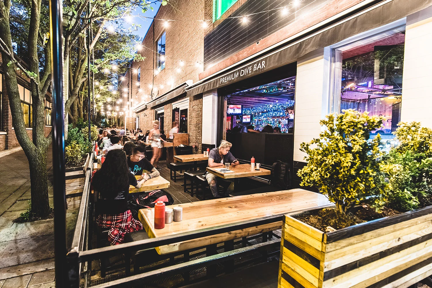 Queen St. Warehouse — The Warehouse Group