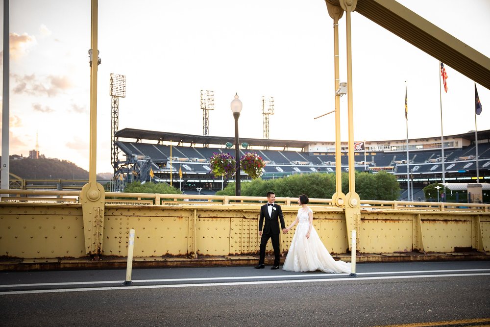Clemente Bridge Pittsburgh Wedding Pictures_2568.jpg