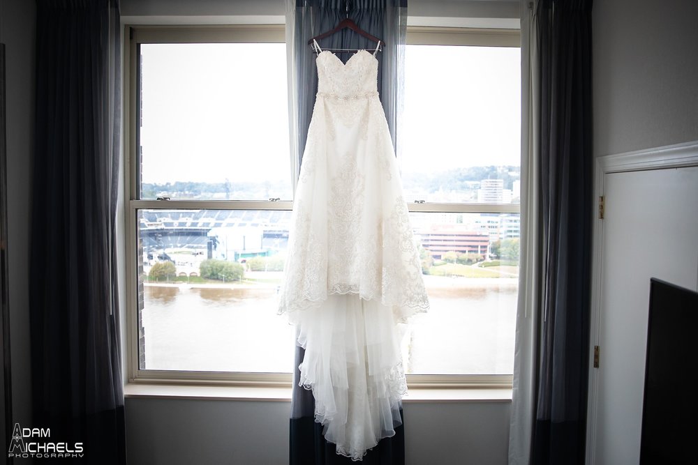 Renaissance Hotel Pittsburgh Wedding Bridal Suite_2583.jpg