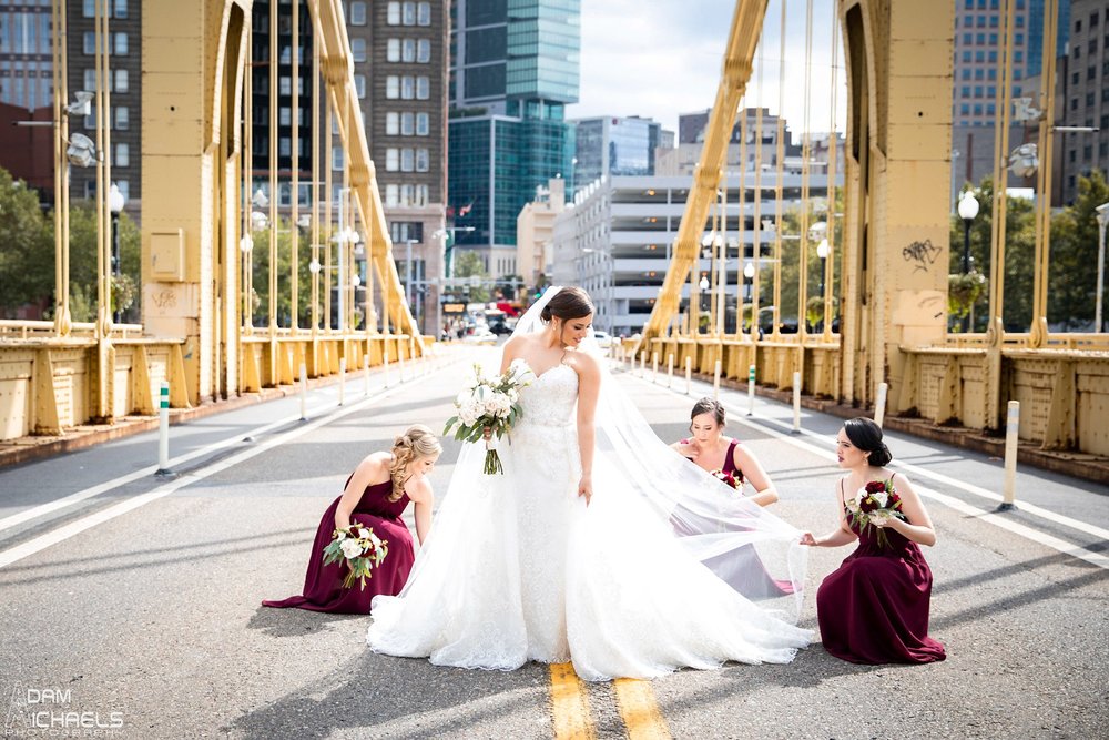 Pittsburgh Clemente Bridge Wedding Bridal Portraits _2592.jpg