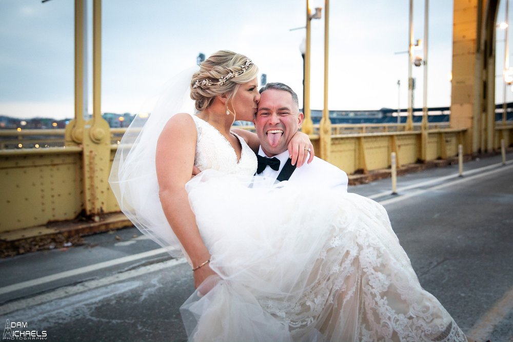 Pittsburgh Clemente Bridge Winter Wedding Pictures_2933.jpg