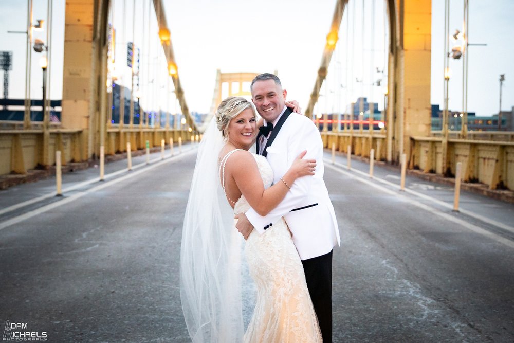 Pittsburgh Clemente Bridge Winter Wedding Pictures_2935.jpg