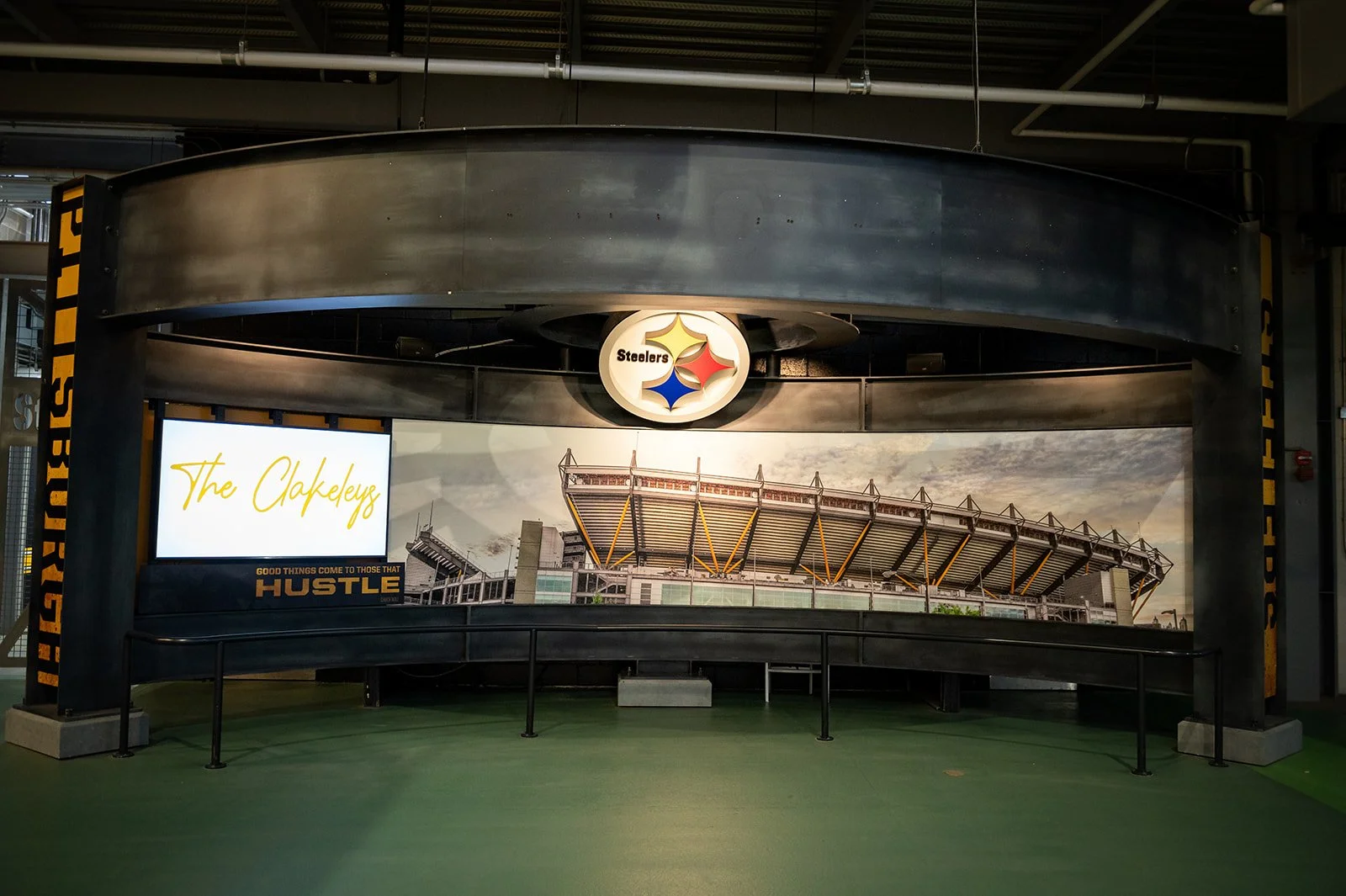 Acrisure+Stadium+Heinz+Field+Wedding+Photography+Adam+Michaels+Photography+Pittsburgh+Wedding+Photography-44.jpg