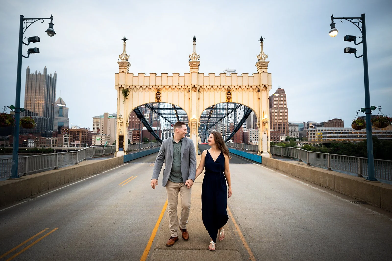 Station+Square+Smithfield+Bridge+Pittsburgh+Engagement+Photography+Adam+Michaels+Photography-18.jpg