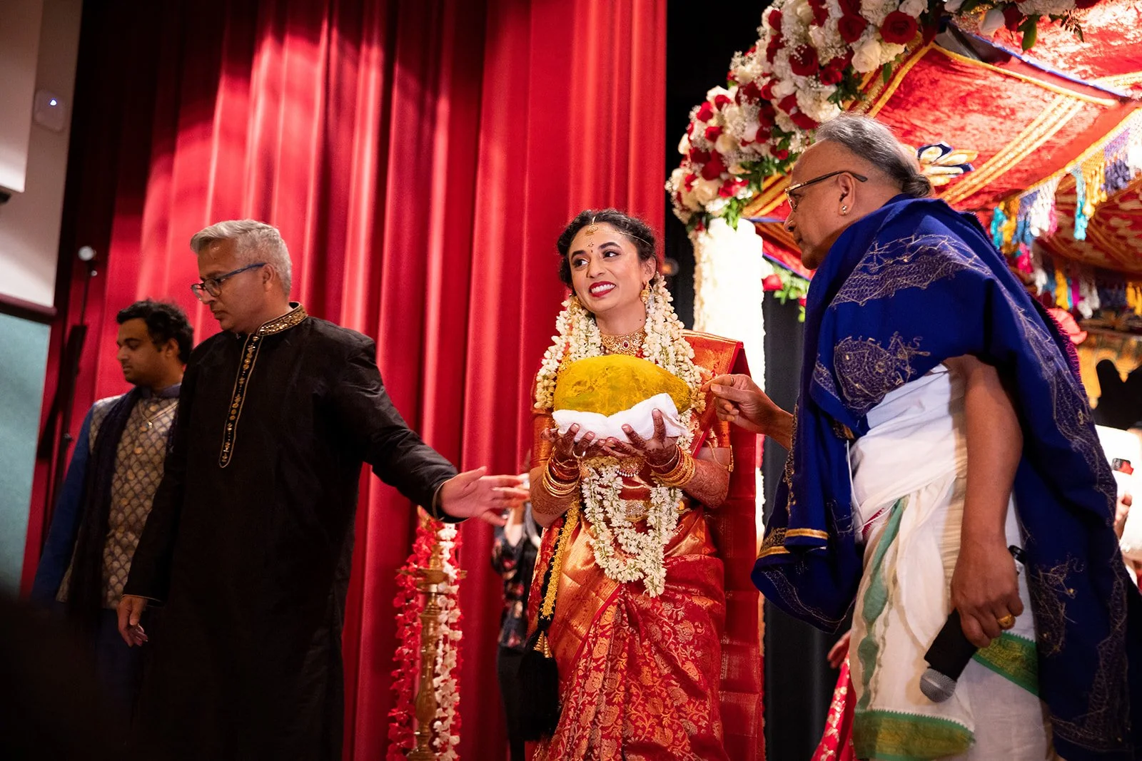 South+Asian+Indian+Wedding+Ceremony+Varmal+Saptapadi+Jaimala+Adam+Michaels+Photography+Pittsburgh+Wedding+Photography-8.jpg