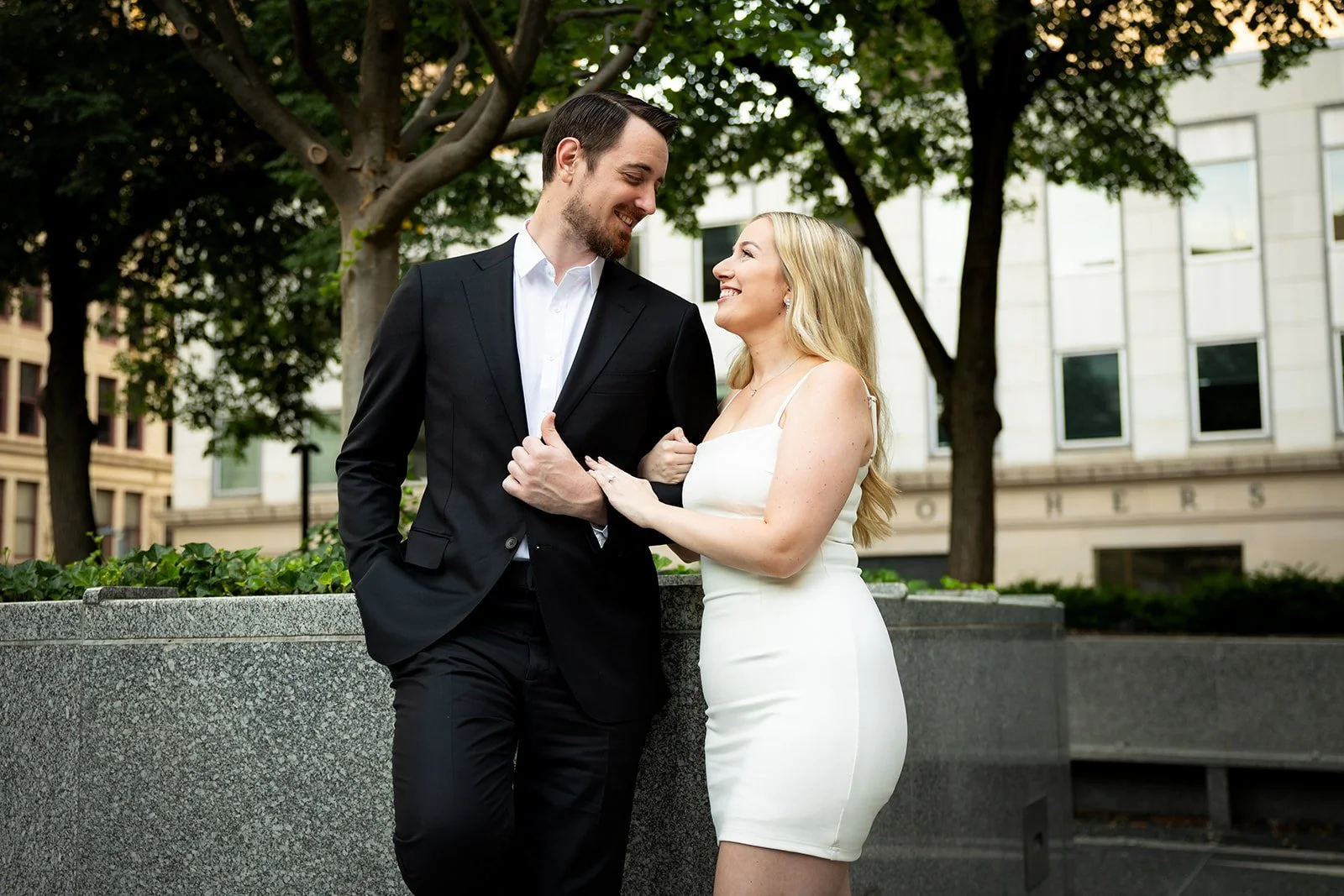 Mellon+Square+Mellon+Green+Pittsburgh+Engagement+Photography+Adam+Michaels+Photography-9.jpg