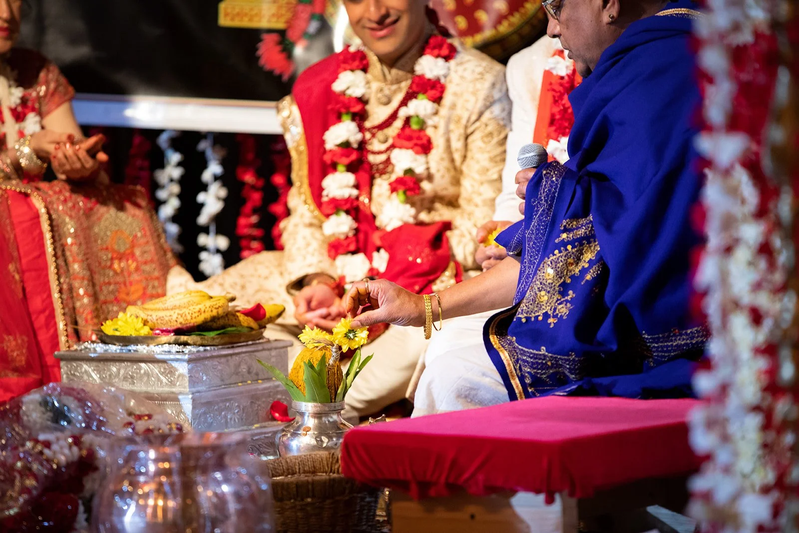 South+Asian+Indian+Wedding+Ceremony+Varmal+Saptapadi+Jaimala+Adam+Michaels+Photography+Pittsburgh+Wedding+Photography-3.jpg