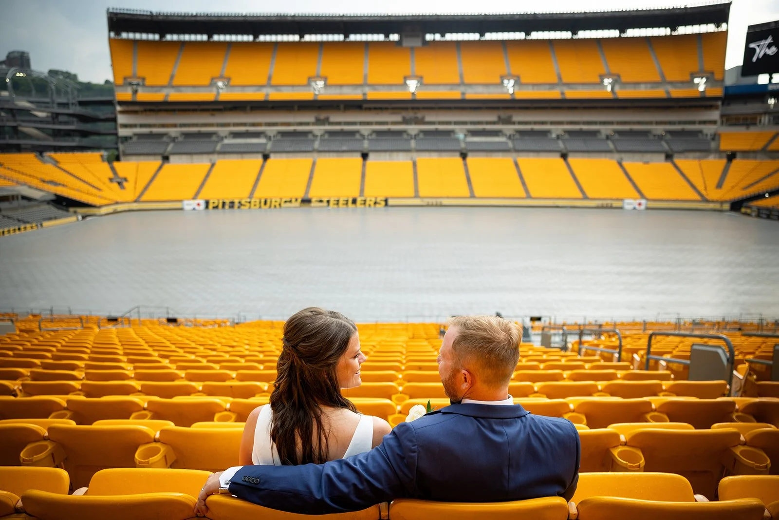 Acrisure+Stadium+Heinz+Field+Wedding+Photography+Adam+Michaels+Photography+Pittsburgh+Wedding+Photography-7.jpg