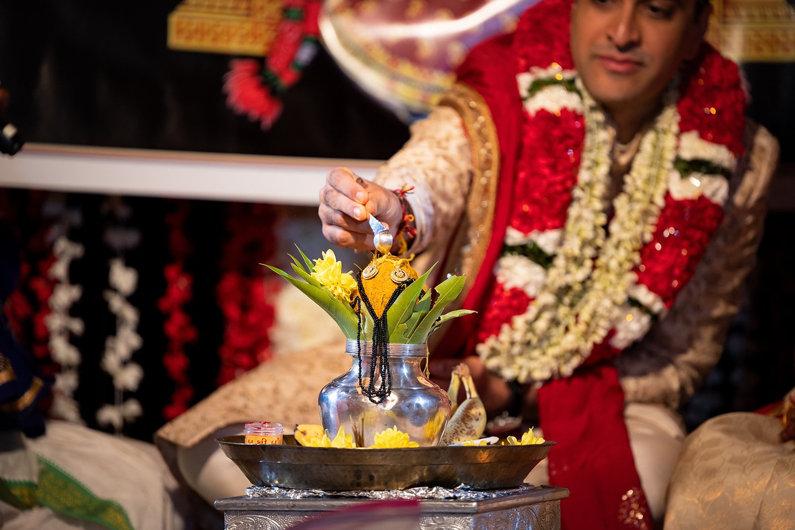 South+Asian+Indian+Wedding+Ceremony+Varmal+Saptapadi+Jaimala+Adam+Michaels+Photography+Pittsburgh+Wedding+Photography-25.jpg
