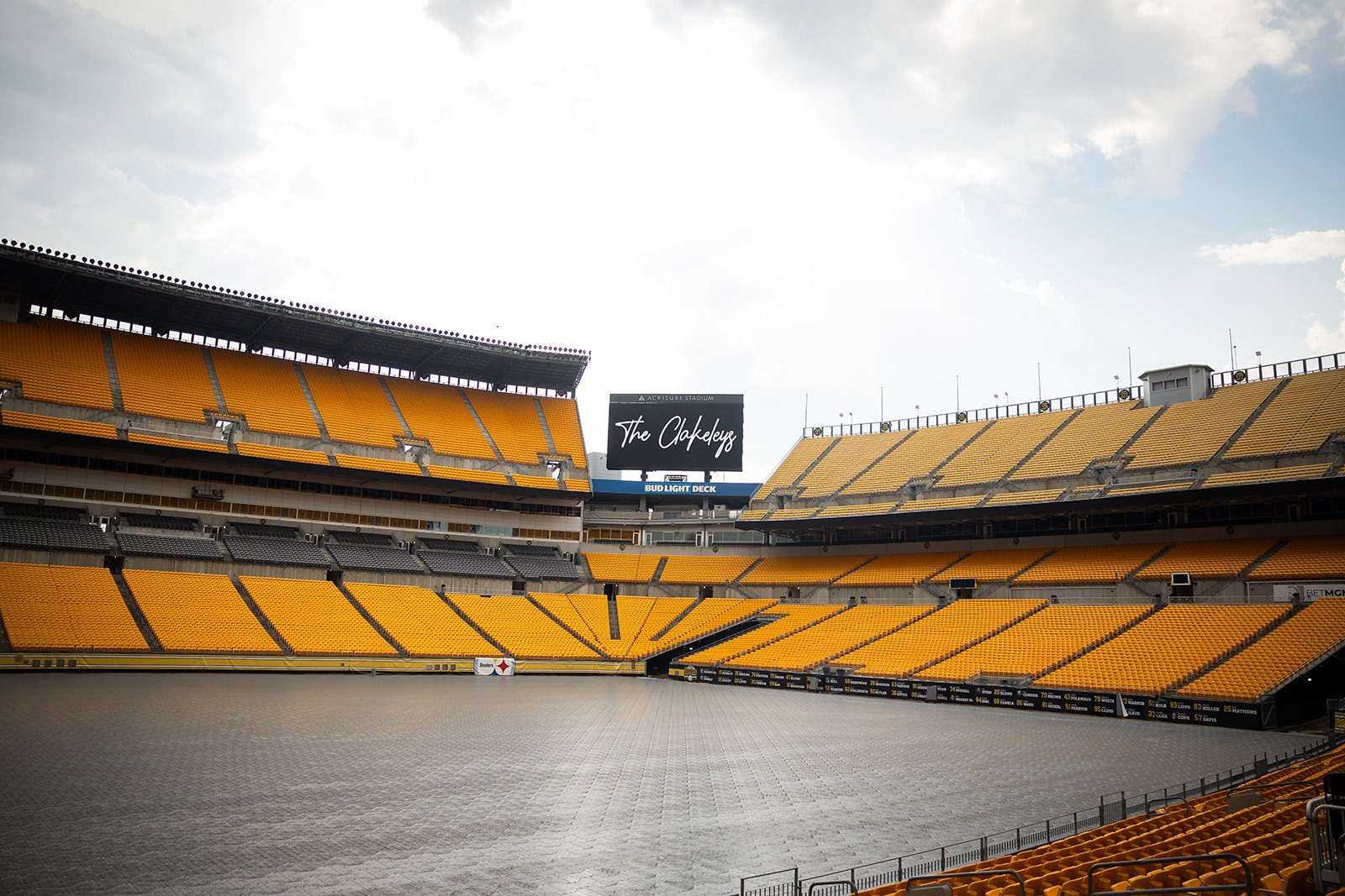 Acrisure+Stadium+Heinz+Field+Wedding+Photography+Adam+Michaels+Photography+Pittsburgh+Wedding+Photography-11.jpg