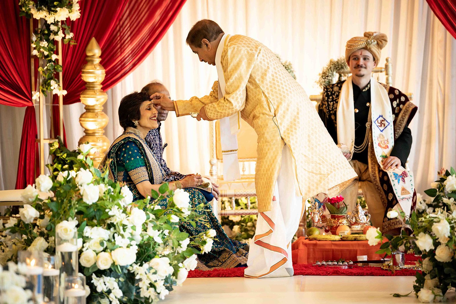 South+Asian+Indian+Wedding+Ceremony+Varmal+Saptapadi+Jaimala+Adam+Michaels+Photography+Pittsburgh+Wedding+Photography-72.jpg